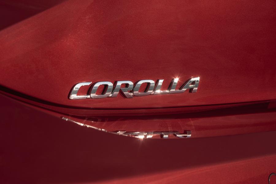 Логотип Toyota Corolla Hybrid 2018 года  (WW) (фото 15 из 61)
